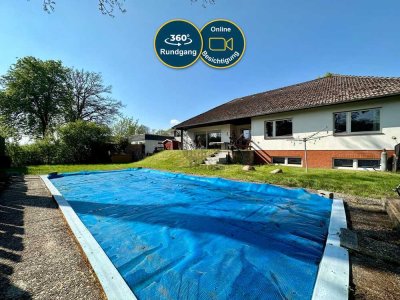 Großzügiger Bungalow mit Pool, Einliegerwohnung im UG, ausbaufähigem Dachboden & großem Garten!