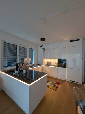 Luxuriöse lichtdurchflutete 4‑Zimmer Wohnung mit Balkon