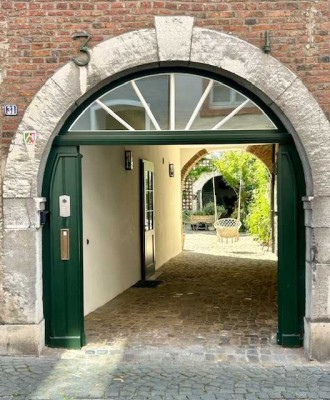 Historisches, einzigartiges Stadthaus in direkter Burglage