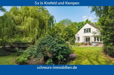 Ein privates Parkrefugium an der Kempener Allee – Parkvilla mit außergewöhnlichem Schwimmteich!