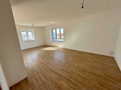 Stilvolle 3,5-Raum-EG-Wohnung mit gehobener Ausstattung mit Einbauküche in Petersberg