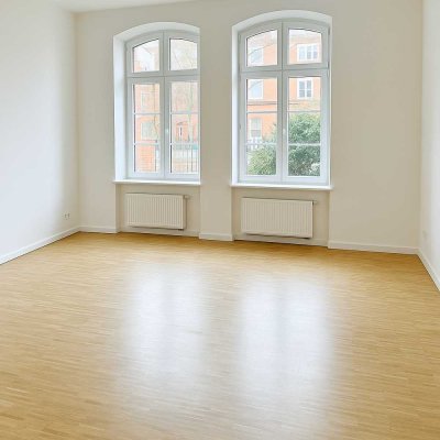 Exklusive 2-Zimmer-Wohnung mit Parkett, separater Küche inkl. Einbauküche