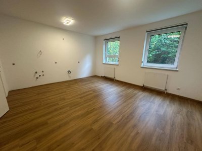 frisch renovierte 3-Zimmer-Wohnung mit grüner Terrasse