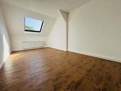 Frisch sanierte 4-Zimmer-Dachgeschosswohnung mit Einbauküche