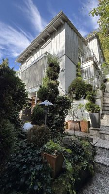 Naturnahes Einfamilienhaus in Hanglage mit Panoramablick und hochwertiger Ausstattung