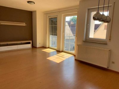 Freundliche und vollständig renovierte 3-Raum-DG-Wohnung in Eutingen