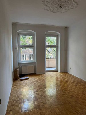 Renovierte Altbauwohnung mit Parkett und Einbauküche in Lankwitz!