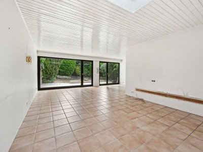 Moderne Wohlfühloase mit viel Licht &amp; Privatsphäre: Stilvoller Bungalow mit Gartenparadies