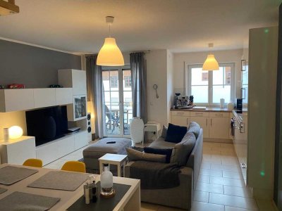 Moderne 2-Zi.-Maisonette-Wohnung mit offener Küche und Balkon