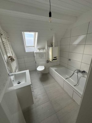 Frisch sanierte 3,5-Zimmer-Wohnung im DG – Erstbezug ab 01.01.2026t