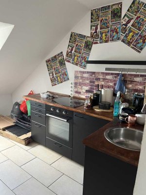Attraktive 2-Zimmer-DG-Wohnung mit gehobener Innenausstattung in Duisburg