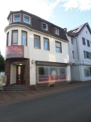 Wohn- und Geschäftshaus in frequentierter Lage von Schlangen