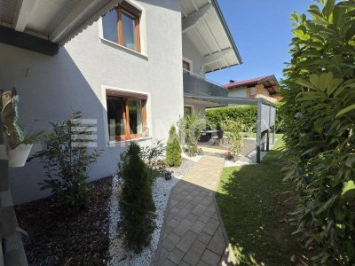 TRAUMHAFTES ZWEI-FAMILIENHAUS - mit Sauna, Garten und Garage
