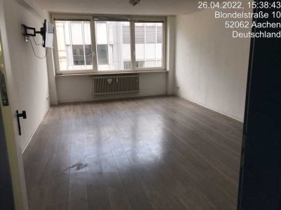 6 Zimmer in einer 8ter WG vorrangig an Firmen zur Untervermietung  zu vermieten