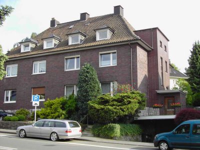 Sehr gepflegte Wohnung in 3-Fam. Haus auf Emst mit Balkon