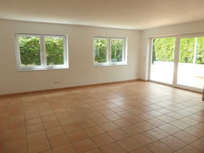 3-Raum UG-Wohnung mit gehobener Innenausstattung auch Büro / Praxis / Studio möglich!