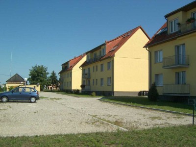 Frisch sanierte 2-Zimmer-Wohnung mit Balkon in ruhiger Lage von Götz