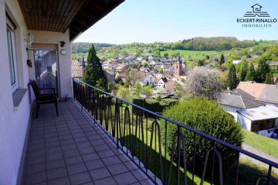 Eckert-Rinallo Immobilien: Freistehendes Haus mit tollem Ausblick am Ortsrand von Seckmauern