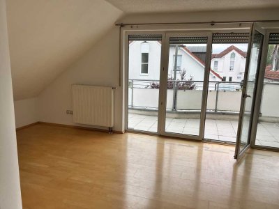 Attraktive und vollständig renovierte 3-Raum-DG-Wohnung mit geh. Innenausstattung mit EBK in Soest