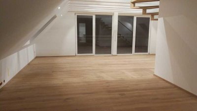 3 Zimmer DG-Wohnung mit wunderschöner Galerie und Balkon