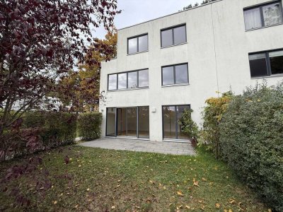 Attraktive Doppelhaushälfte mit zwei Terrassen, Garten und voll ausgebautem Dachstudio