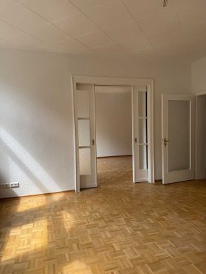 Große, renovierte Wohnung im Zooviertel