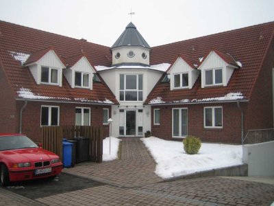 Gepflegte 4-Zimmer-Wohnung mit Balkon und EBK in Geestland