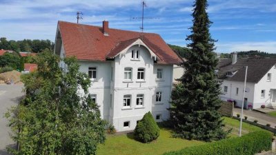 Charmantes Domizil: stilvoll renoviertes Schmuckstück mit zauberhaftem Garten.