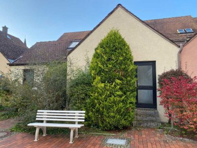 FRIEDRICHSDORF: Besondere 1 Zi.-Wohnung mit Empore in Tinyhouse in gepflegter Wohnanlage!