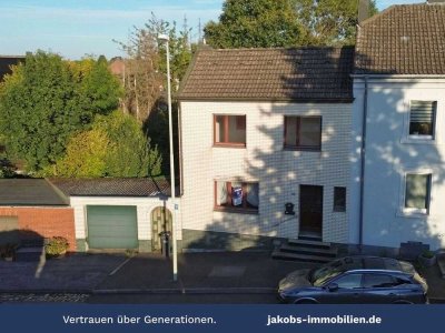 Kapitalanlage oder Eigenheim: Einfamilienhaus mit 10 Garagen in Eschweiler-Bergrath