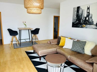 Geschmackvoll möblierte 2-Raum-Wohnung mit Balkon und Einbauküche in Warngau
