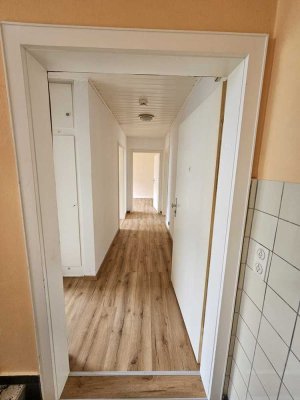schöne große 3-Zimmerwohnung im Hochparterre mit Balkon und Garten