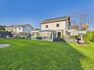 Neuwertiges, energieeffizientes Einfamilienhaus mit Wintergarten und 801 qm großem Grundstück