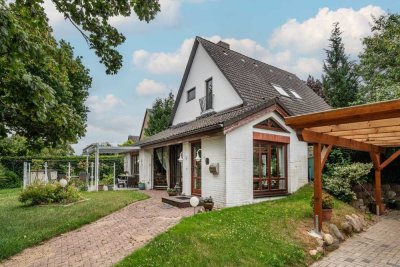 Attraktives Einfamilienhaus m. Vollkeller, Wintergarten, Garage und Carport in ruhiger Feldrandlage