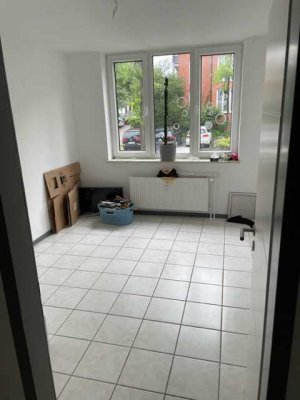 Renoviertes 2 Zimmer  Appartement mit idealem Grundriss und Einbauküche