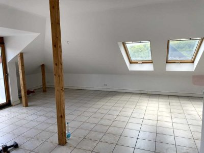 Helle  2-Zimmer Dachgeschosswohnung mit Fernsicht in  Schiffweiler
