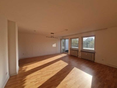 Exklusive 2-Zimmer-Wohnung mit Dachterrasse und Domblick