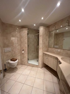 Aus 3 mach 4 Zimmer /Top-Lage von Wiesbaden- Sonnenberg / Großzügige Wohnung 3ZK2B2T und ein Stellpl