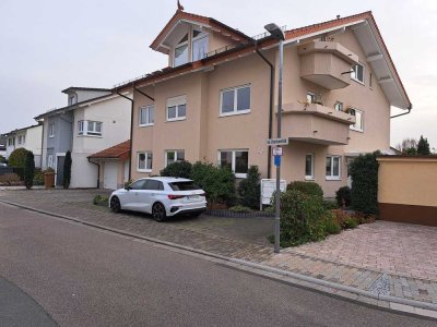 Exklusive Erdgeschosswohnung 5,5 Zimmer mit Kaminofen, Garten, Terrasse, Garage, Stellplatz,