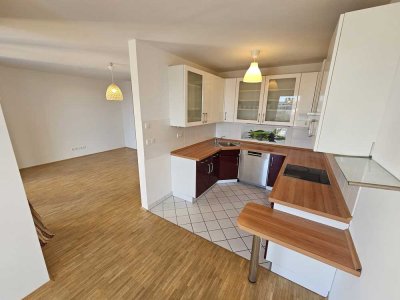 Leerstehende 4-Zimmer-Wohnung mit idealem Grundriss & West-Balkon