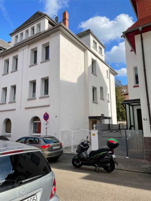 Helle 3-Zi-Wohnung im DG mit Altbaucharme