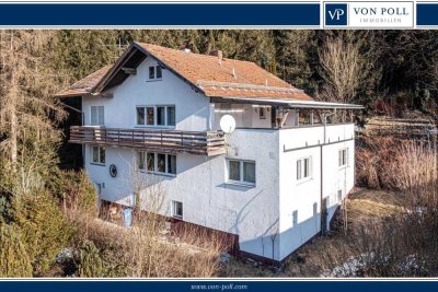 Geräumiges Zweifamilienhaus mit großem Grundstück