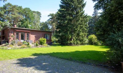 Komplett möbliertes Haus mit herrlichem Gartengrundstück in Michendorf !