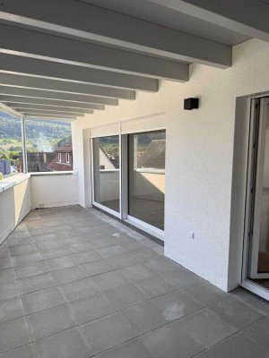 Schöne und neuwertige 4,5-Zimmer-Wohnung mit gehobener Innenausstattung mit Balkon in Lenningen