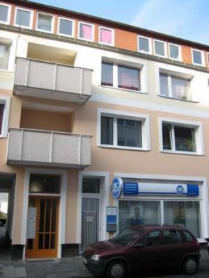 Sehr schöne Wohnung im zweiten Obergeschoss mit Balkon und EBK, zentral und ruhig