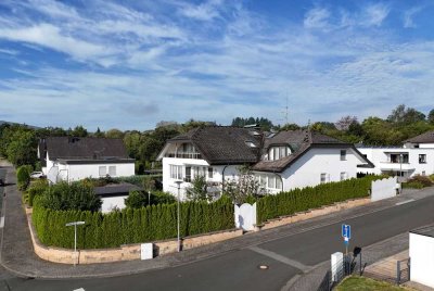 Repräsentative Einfamilienvilla 30 min. von Siegen, großzügiges Haus mit Schwimmbad in ruhiger Lage