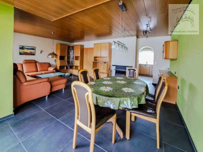 Reserviert! Charmantes Reihenmittelhaus mit großer Doppelgarage und viel Platz für Ihre Hobbys.