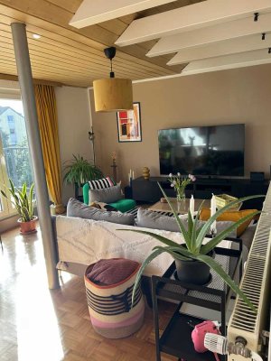 Helle 2 Zimmer DG-Wohnung mit Einbauküche und Balkon in Duisburg-Homberg