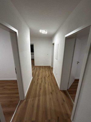 Moderne 75 m²-Wohnung mit Einbauküche, Balkon, Keller & Parkplatz