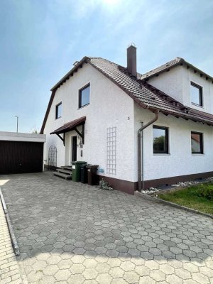 Großzügige Doppelhaushälfte mit neuer Einbauküche, Garten, Kamin, Garage & viel Platz – ab 01.08.